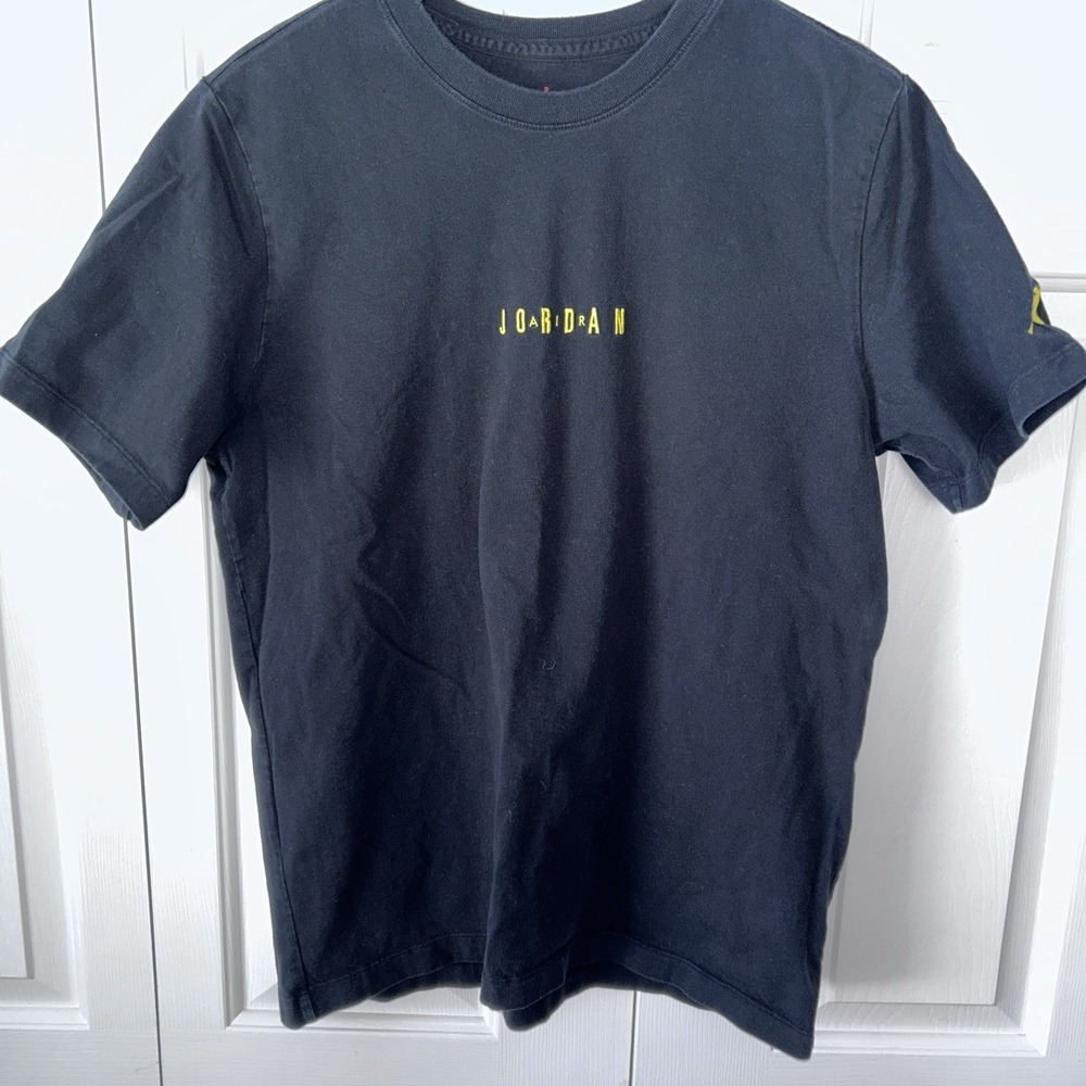AIr Jordan Men's Black T-Shirt SIze L Yellow Logo Classic Style
